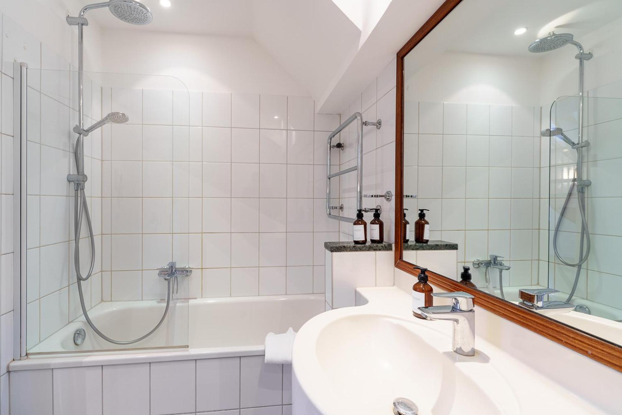 Maisonette Am Holstentor Mit Dachterrasse Und Heimkino 吕贝克 外观 照片